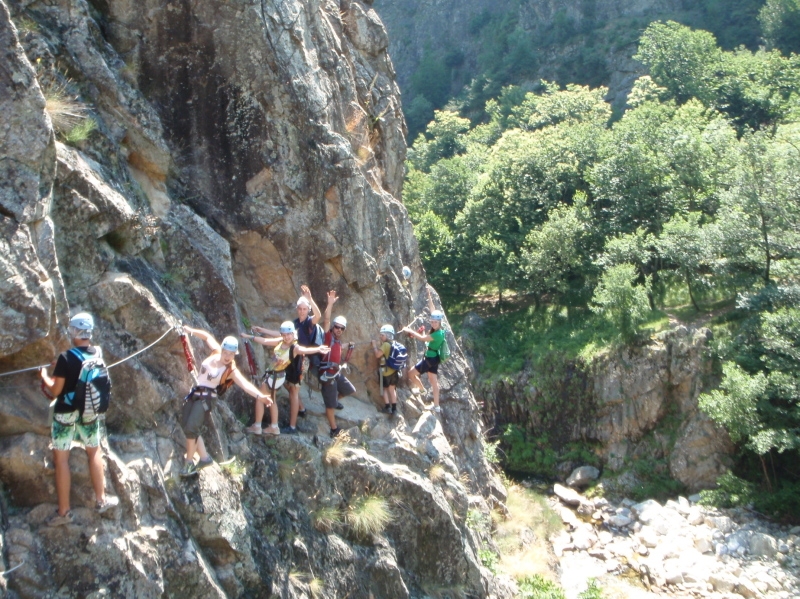 Village Camps International Summer Camp Ard&egrave;che, France 2019-07-26 https://www.villagecamps.com/journals_admin/images/18-34-Hello climbers!.jpg
